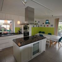hochwertige EBK mit Miele Geräten